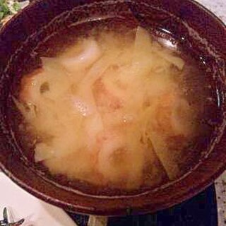 残り物で！キャベツとちくわのお味噌汁